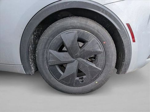 Used 2025 Toyota Prius LE image 13