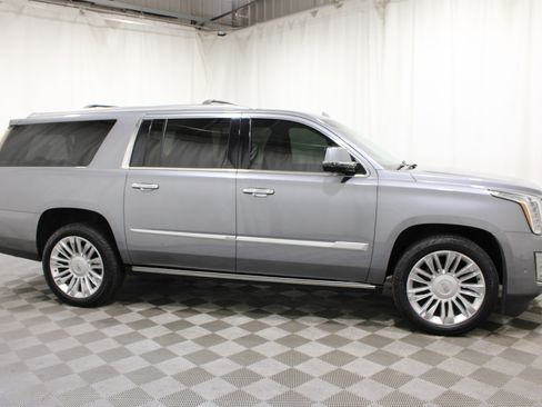 Used 2019 Cadillac Escalade ESV Platinum AWD/4WD image 30