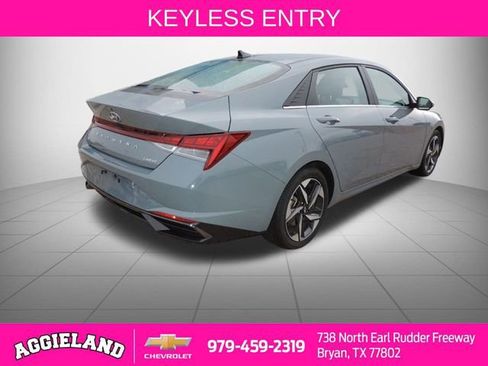 Used 2022 Hyundai Elantra Limited image 4