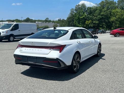 Used 2024 Hyundai Elantra SEL w/ Convenience Package image 3