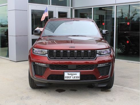 New 2026 Jeep Grand Cherokee Limited w/ Limited Altitude Package AWD/4WD image 2