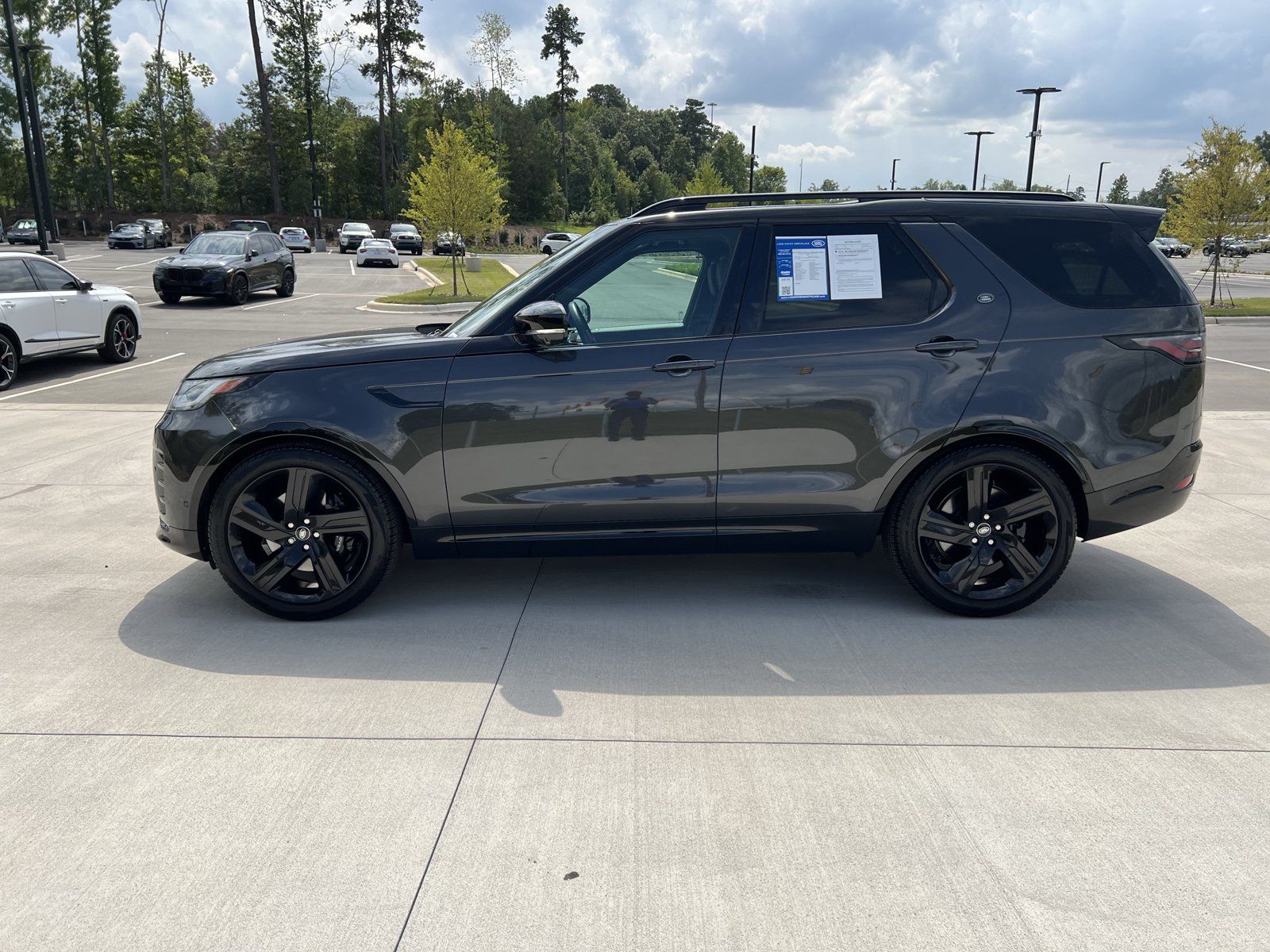 Used 2023 Land Rover Discovery Metropolitan Edition AWD/4WD image 5