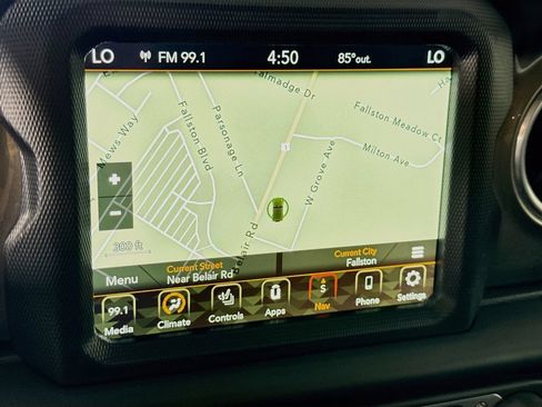 Used 2018 Jeep Wrangler Unlimited Sahara AWD/4WD image 7