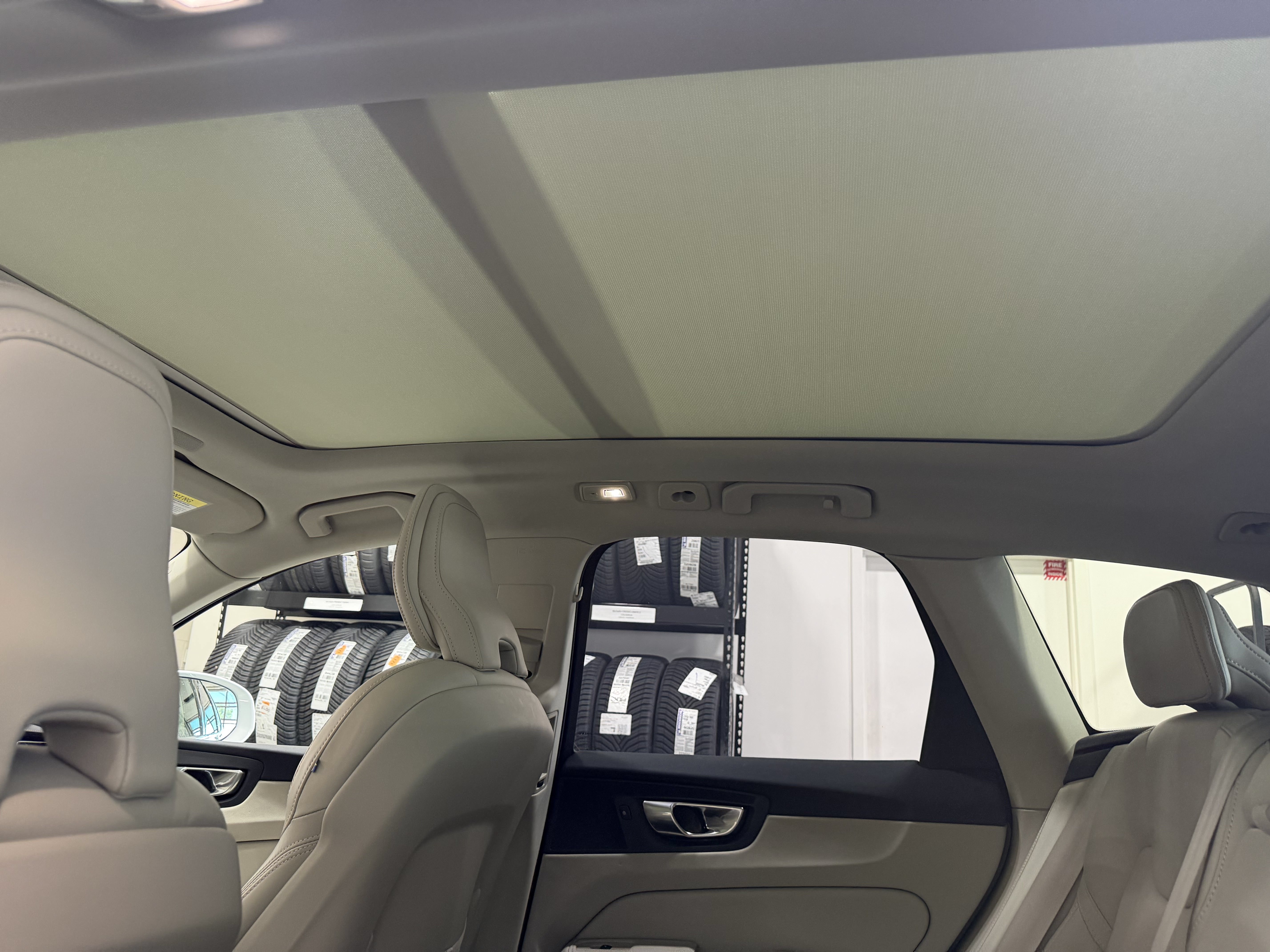 Used 2023 Volvo XC60 B5 Ultimate w/ Climate Package FWD image 22