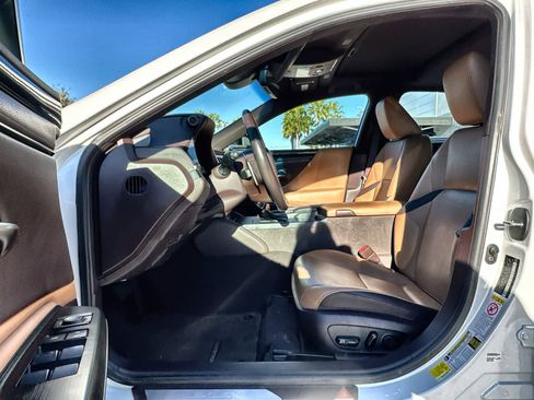 Used 2019 Lexus ES 350 image 2