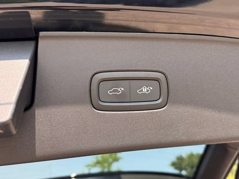 Certified 2025 Volvo EX90 Ultra AWD/4WD image 6