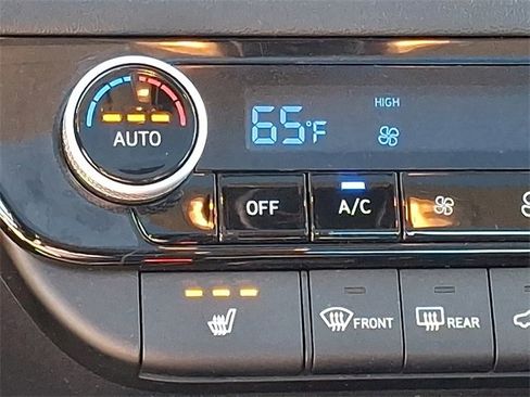 Used 2024 Hyundai Elantra Limited image 21