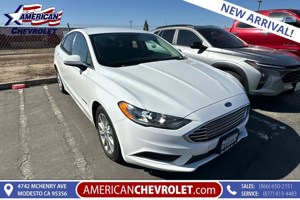 Used 2017 Ford Fusion SE FWD image 1