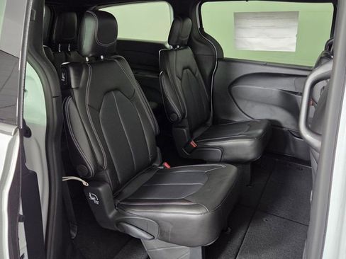 New 2026 Chrysler Pacifica Select image 30