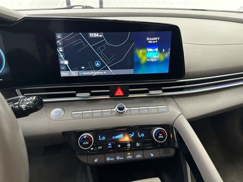 Used 2025 Hyundai Elantra SEL FWD image 23