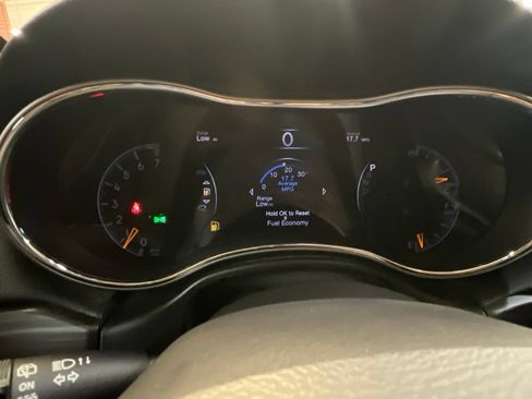 Used 2019 Jeep Grand Cherokee Laredo w/ 18" Wheel & 8.4" Radio Group RWD image 22