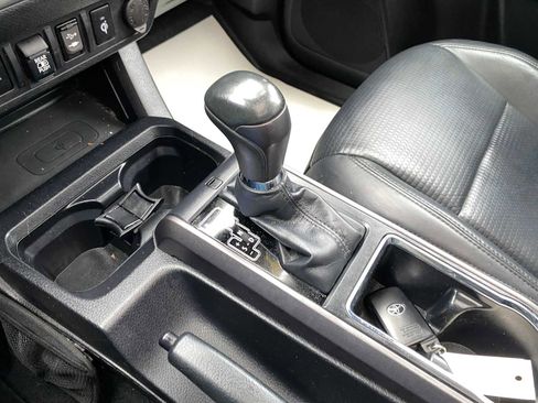 Used 2019 Toyota Tacoma TRD Off-Road image 23