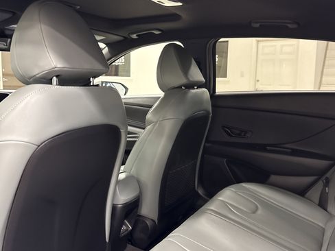 Used 2025 Hyundai Elantra Limited image 14