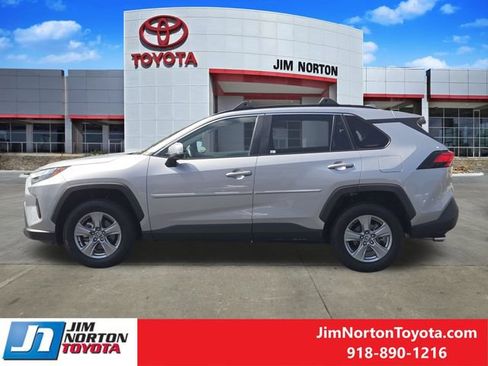 Used 2025 Toyota RAV4 XLE FWD image 5