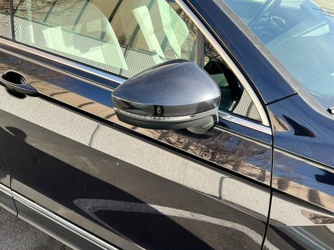 Used 2018 Volkswagen Tiguan SEL image 9