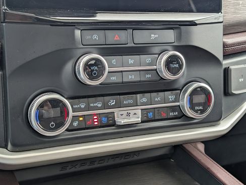 Used 2024 Ford Expedition Max Limited image 22