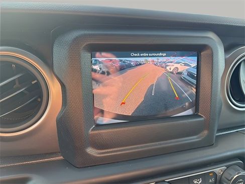 Used 2022 Jeep Wrangler Unlimited Sport w/ Technology Group image 14