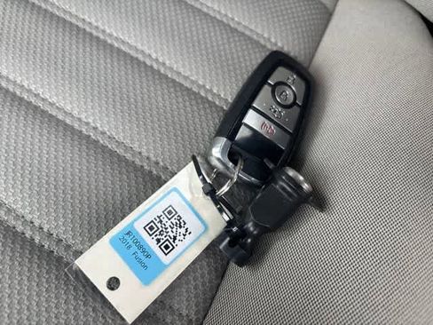 Used 2018 Ford Fusion S FWD image 23