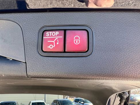 Used 2022 Mercedes-Benz GLC 300 4MATIC w/ Multimedia Package Lite image 39