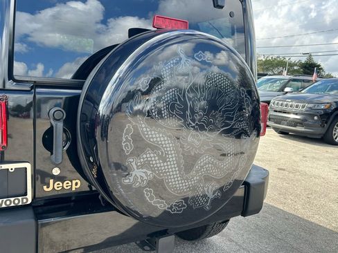 Used 2014 Jeep Wrangler Unlimited Sahara image 41