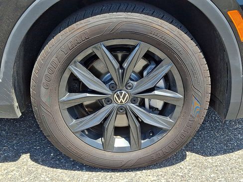 Used 2024 Volkswagen Tiguan SE AWD/4WD image 7