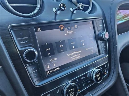 Used 2020 Bentley Bentayga Design Series image 31