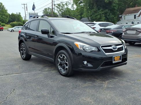 Used 2014 Subaru Crosstrek 2.0i Premium w/ Moonroof Package AWD/4WD image 3