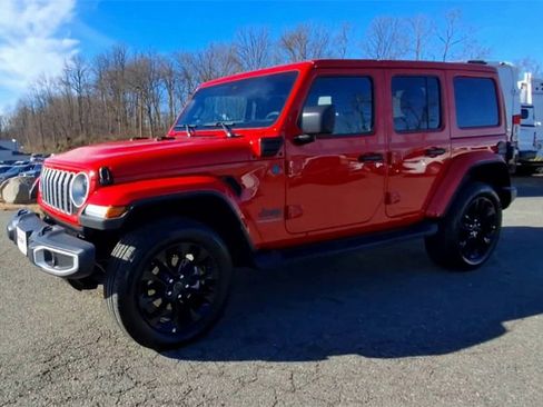 Used 2025 Jeep Wrangler Unlimited Sahara image 4