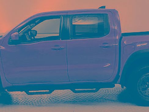 Used 2025 Nissan Frontier PRO-4X AWD/4WD image 5