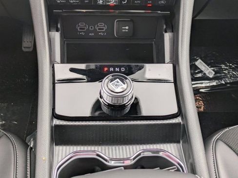 New 2025 Jeep Grand Cherokee Altitude image 17