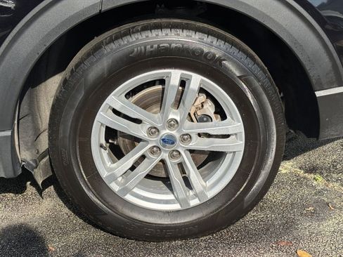 Used 2024 Ford Explorer XLT w/ Equipment Group 202A RWD image 33