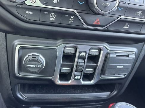 Used 2021 Jeep Wrangler Unlimited Willys image 31