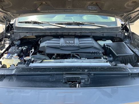 Used 2020 Nissan Titan SL w/ Moonroof Package RWD image 32