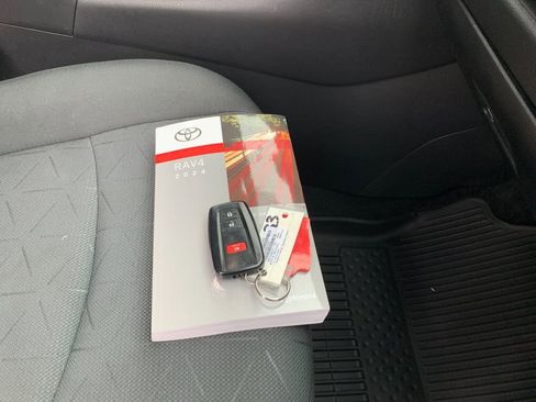 Used 2024 Toyota RAV4 XLE image 9