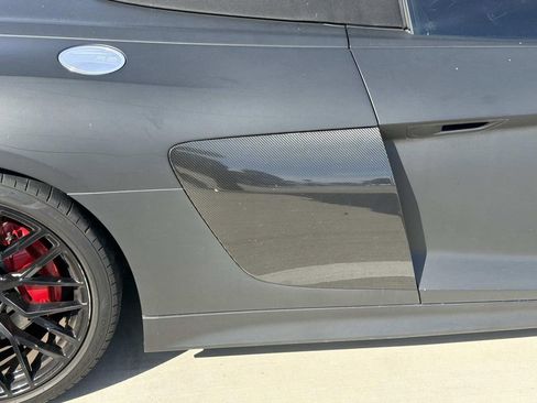 Used 2017 Audi R8 V10 w/ Carbon Exterior Package image 4