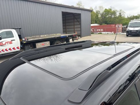 Used 2022 Chevrolet TrailBlazer RS w/ Sun and Liftgate Package AWD/4WD image 18