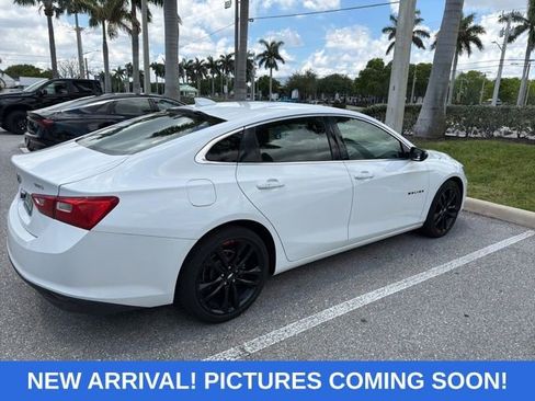 Used 2018 Chevrolet Malibu LT w/ Redline Edition FWD image 3