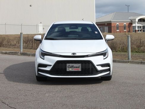 Used 2024 Toyota Corolla SE image 3