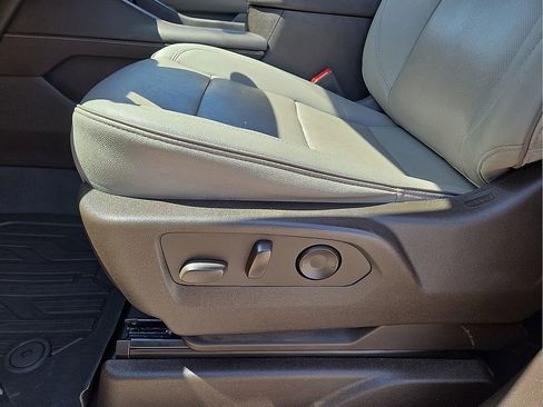 Used 2022 GMC Yukon XL SLT w/ SLT Luxury Package image 27