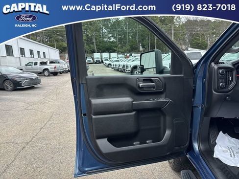 Used 2025 Chevrolet Silverado 2500 Custom w/ Custom Value Package image 19