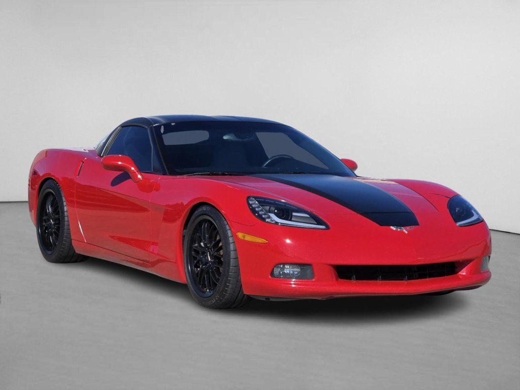 Used 2005 Chevrolet Corvette Coupe w/ Preferred Equipment Group RWD image 1