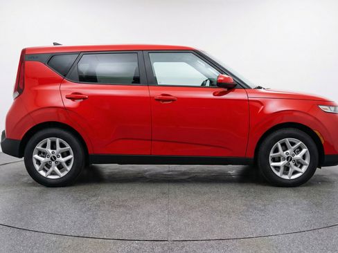 Used 2025 Kia Soul LX w/ LX Technology Package image 11