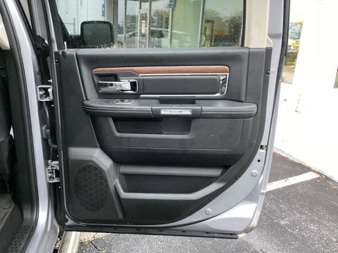 Used 2019 RAM 1500 Laramie RWD image 6