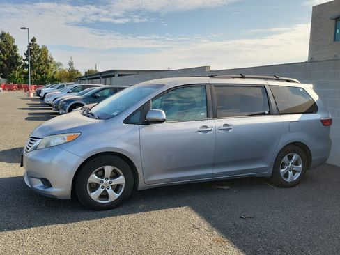 Used 2017 Toyota Sienna LE FWD image 5