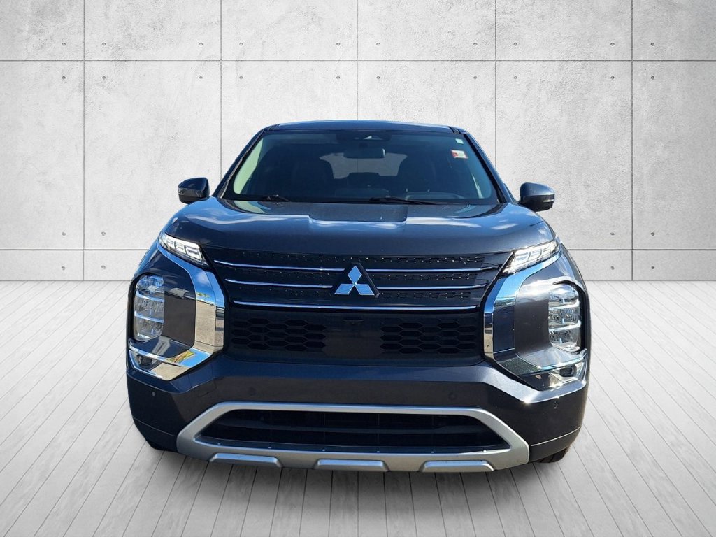 Used 2024 Mitsubishi Outlander FWD image 2