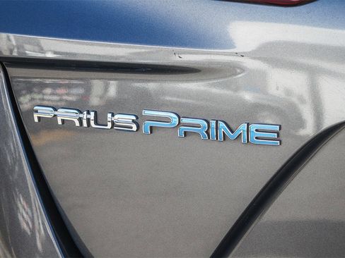 Used 2021 Toyota Prius Prime XLE image 12