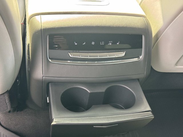 Used 2025 Cadillac Escalade ESV V AWD/4WD image 18