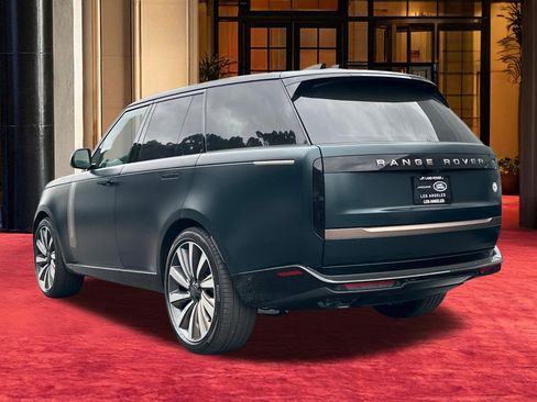 New 2026 Land Rover Range Rover SV image 4