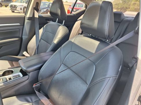 Used 2025 Nissan Altima 2.5 SL FWD image 11