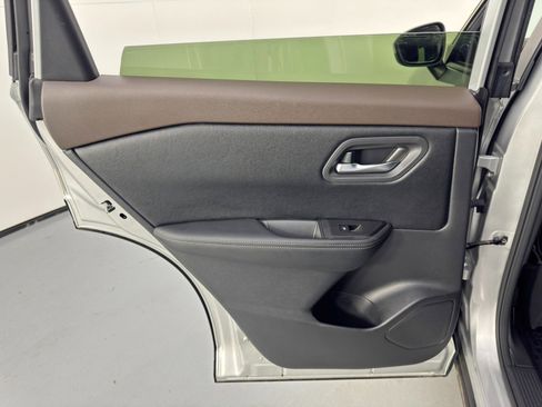 Used 2023 Nissan Rogue SV image 35